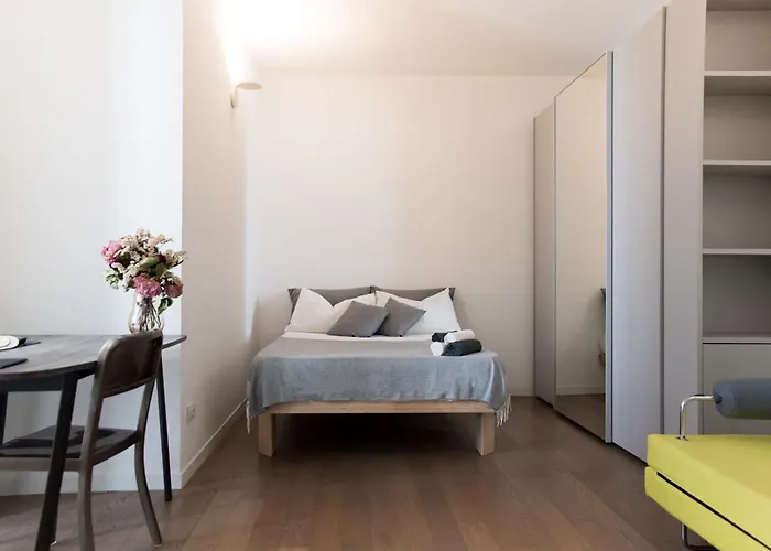 Artstay - Central Apartment Duomo, Spiga, Near Metro M1
